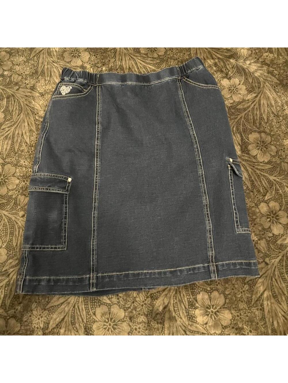 Quacker Factory Women's Navy and Blue Skirt